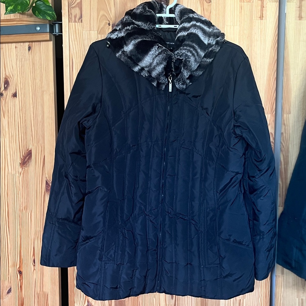 Jones New York Black Coat with Faux Fur Trim (size M)